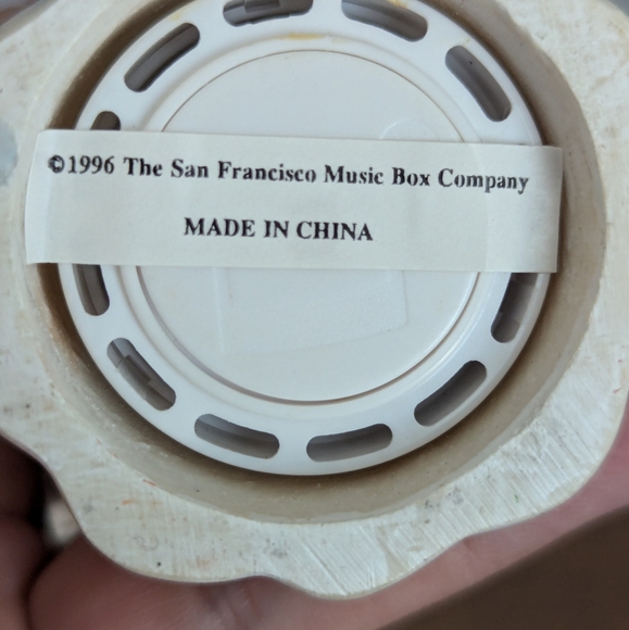 San Francisco Music Box Christmas Ornament Sending Christmas Greetings - Picture 9 of 10